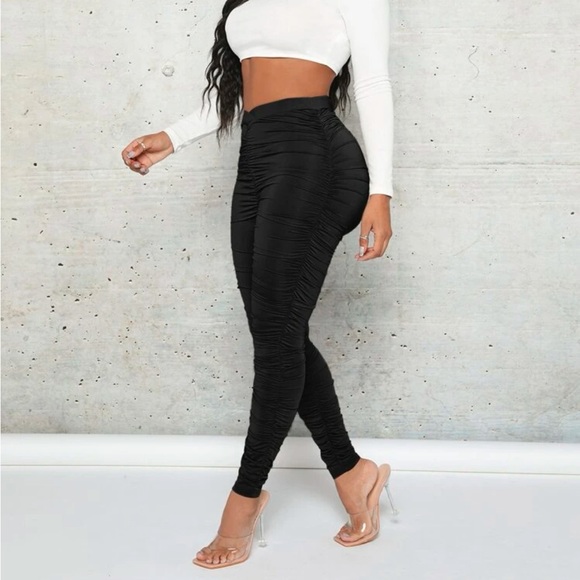 Black High Waisted Ruched Leggings. Size S - Picture 3 of 6